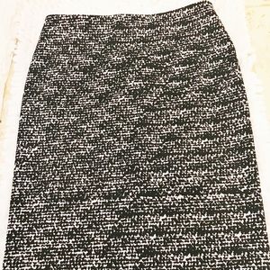 Vince Camuto high Black/white print skirt